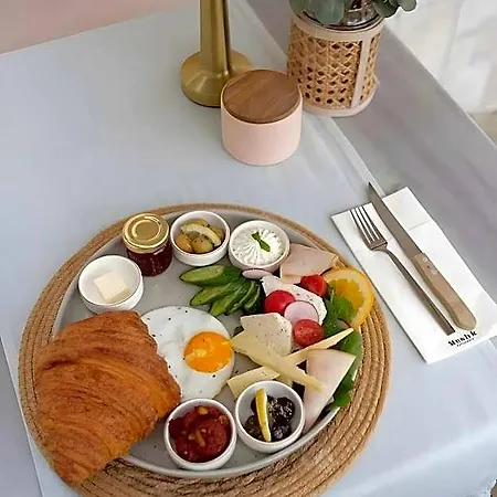 מלון Meshk Airport 3*